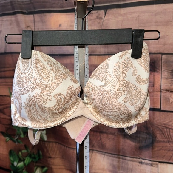 Victoria Secret Bra - Picture 1 of 3